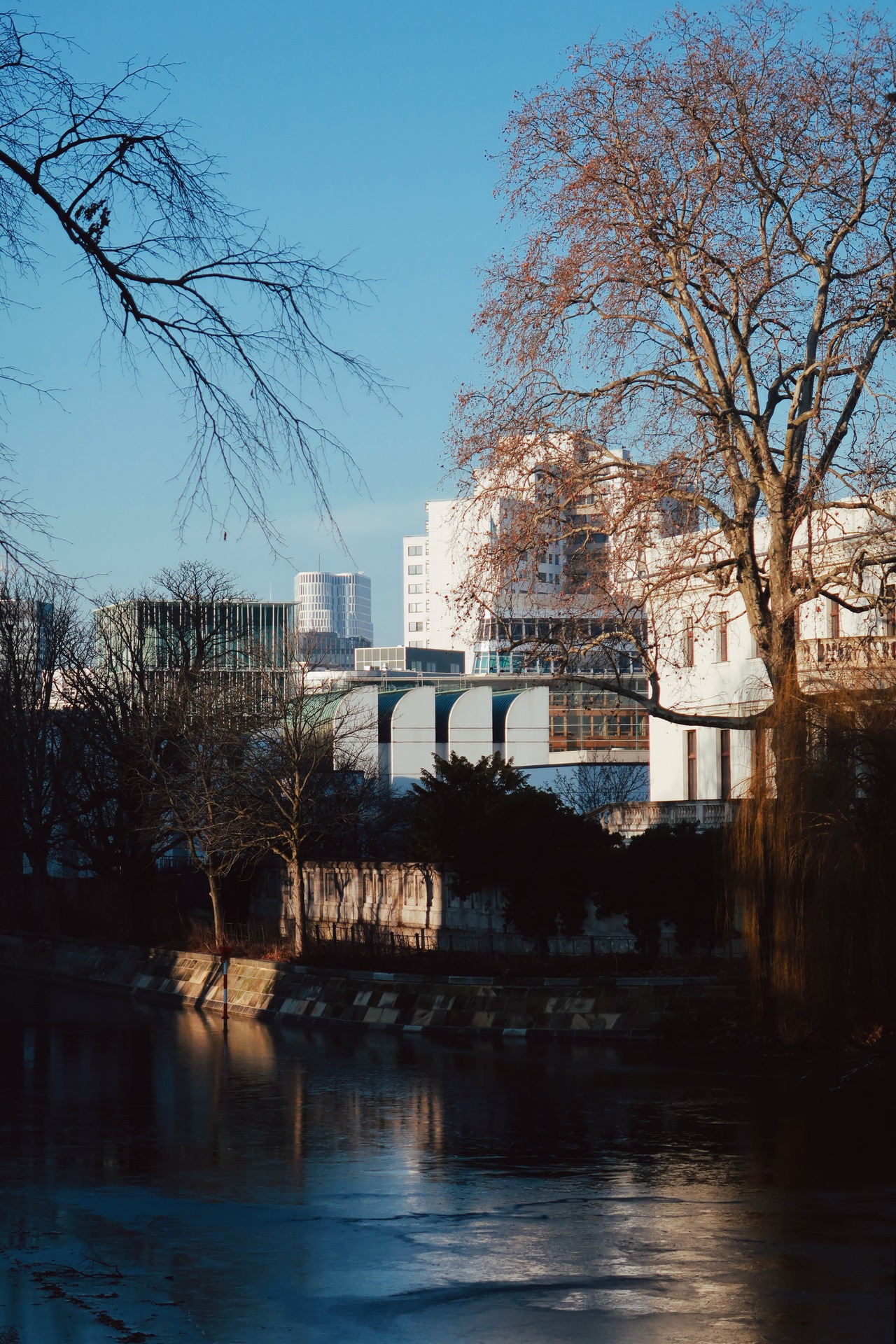 Berlin's Bauhaus-Archiv in the morning sun, surrounded by other Westberlin buildings.